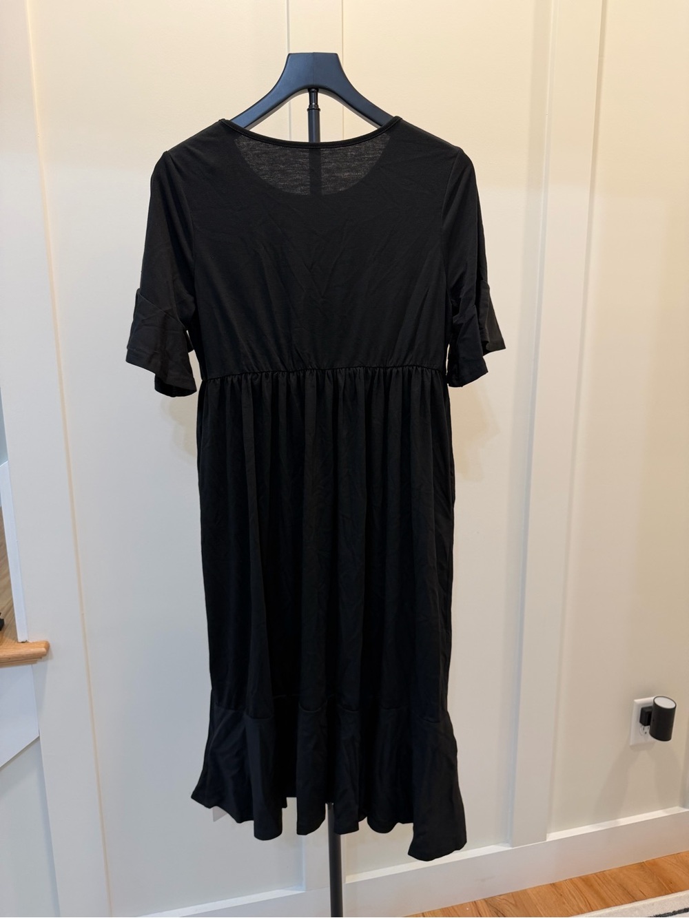 Women's Black Ruffle-Hem Midi Dress